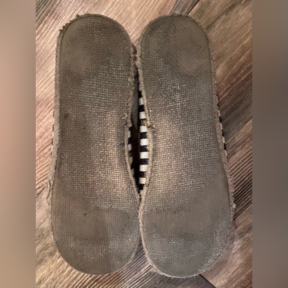 Women’s Flats - Picture 4 of 6